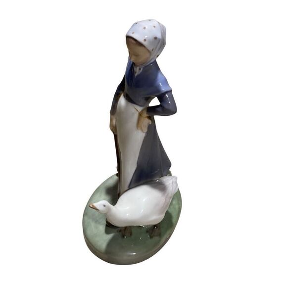 Vintage Royal Copenhagen Girl with Goose w/ Artist Monogram Porcelain Figurine 5 - Picture 1 of 5